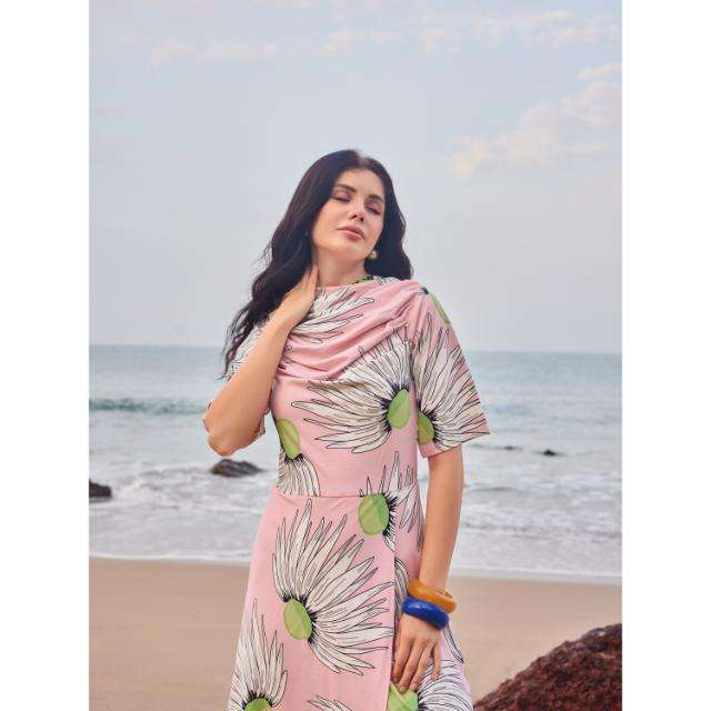 สีชมพูอ่อน