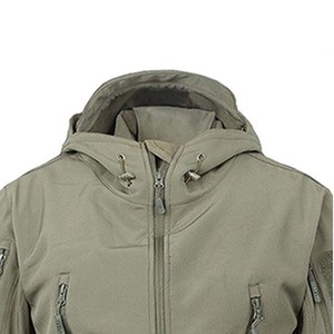Veste Softshell camouflage à capuche en toile enduite, col montant, style streetwear, service OEM ODM, fabrication sur mesure, haute qualité, pour homme - Product Image 2