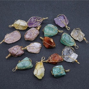 Pendentif en fil brut de pierres précieuses naturelles - Product Image 3