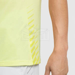 Nouveau T-shirt de gym pour hommes en polyester durable de bonne qualité avec des couleurs vives et un design unique - Product Image 6