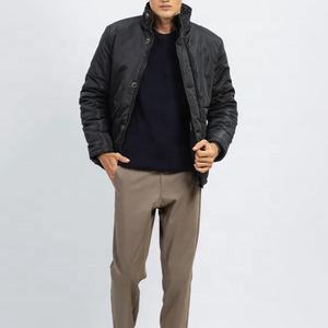 Doudoune légère matelassée pour homme Fermeture à glissière boutonnée noire compressible pour la saison hivernale Caractéristique respirante - Product Image 5