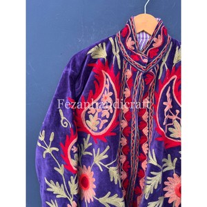 Veste en velours bleu royal Broderie ouzbek Veste d'hiver unisexe Vêtement de fête Veste pour femmes Deux poches latérales Manteau de style hippie - Product Image 2