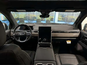 G-M-CC S-i-e-r-r-a E V Denali Crew Cab (Autonomie étendue) 2025, boîte de vitesses automatique e4WD, titre propre, sans accident, faible kilométrage - Product Image 5