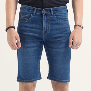 Short en jean streetwear à logo personnalisé pour hommes avec chaîne et design en relief personnalisé Short en jean avec pierres pour hommes - Product Image 2