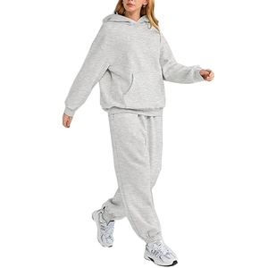 Conjunto Deportivo de Mujer con Capucha, de la Mejor Calidad, 100% Poliéster, Transpirable, Cómodo y Elegante - Product Image 4