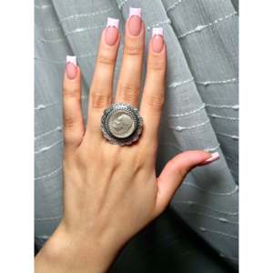 Anillo Ajustable de Plata de Ley Jeff Largo con Incrustaciones en Bisel, Ideal para Regalo - Product Image 6