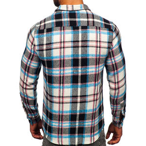 Chemise en flanelle pour homme avec poignets ajustables à motif à carreaux rouge vert noir et blanc et col ouvert pour une coupe régulière - Product Image 4