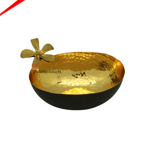 Cuenco perforado personalizado de metal negro y dorado de lujo con flor dorada en la parte superior Decoración de mesa cuencos para servir 2025 - Product Image 1