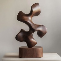 Grande sculpture en bois sur pied pour pièce de déclaration de salon qui reflète la créativité et l'art élégant