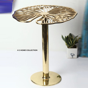 Mesa Auxiliar de Metal Nueva, Clásica y Elegante, Hecha a Mano con Acabado Dorado, Muebles de Diseño de Tendencia para Bodas - Product Image 1