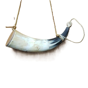 Cuerno Vikingo de Cuerno de Buey con Símbolo de la Mitología Nórdica Tallado, Acabado Natural, Cuerno Vikingo de Buey - Product Image 4