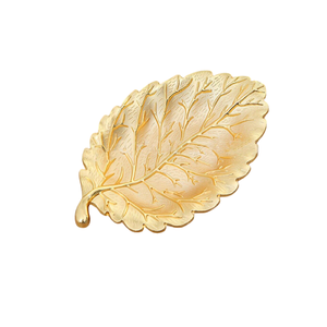 Plat à feuilles en laiton doré fait à la main, taille personnalisée, forme de feuille, plat de service pour fruits secs à prix raisonnable - Product Image 1