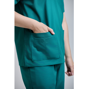 ชุดสครับทางการแพทย์แบบยูนิเซ็กซ์ ผลิตจากผ้า WFX-CVC ผสมผ้าฝ้าย 52% โพลีเอสเตอร์ 45% และสแปนเด็กซ์ 3% พร้อมระบบตรวจจับเข็ม FMF ผลิตในเวียดนาม - Product Image 4