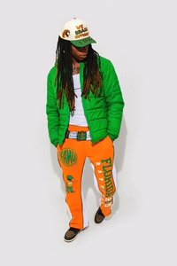 Pantalones de chándal ajustados para hombre de alta calidad, pantalones de moda de piel de lana con bordado de logotipo personalizado de estilo apilado ligero - Product Image 5