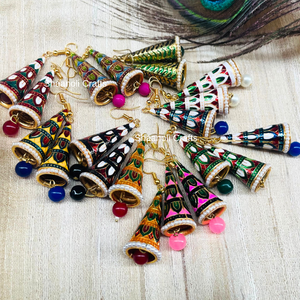 ต่างหูระย้าทำด้วยมือแบบดั้งเดิม jhumkas ต่างหูทาสีเคลือบเครื่องประดับทองเหลืองสำหรับผู้หญิงสำหรับงานแต่งงาน - Product Image 2