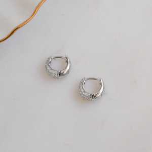 Pendientes de aro Huggie de cesta de circón Plata de Ley 925 chapado en oro de 14 quilates aros pequeños delicados regalo elegante para ella - Product Image 6