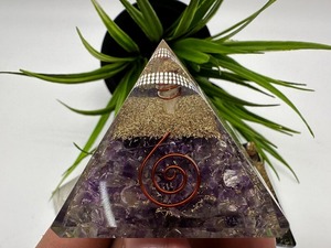 Pirámide de orgón amatista con protección EMF Feng Shui Arte Espiritual coleccionable calidad superior piedra preciosa hecha a mano - Product Image 4