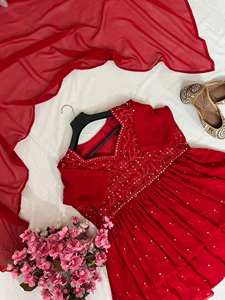 Élégance avec ce ensemble Sharara en Georgette de style Sharara, associé à un magnifique Kurti de créateur avec dupatta, à prix abordable. - Product Image 5