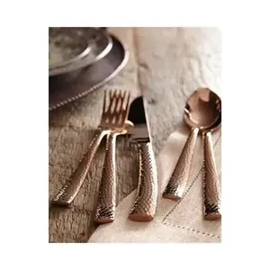 Ensemble de couverts en acier inoxydable fait à la main avec un design élégant parfait pour les célébrations d'anniversaire et la vaisselle de mariage - Product Image 3