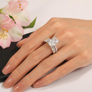 Jeulia 3-teiliges Moissanit Radiant-Schliff Solitär-Verlobungsring-Set aus Sterlingsilber - Product Image 6