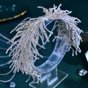 Diadema Bridella BHP639-S con Pedrería Plateada - Ajuste Cómodo y Seguro para Bodas y Eventos Formales - Product Image 5