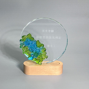 Trophée en cristal de verre avec graphismes imprimés UV pour les cadeaux promotionnels et les cadeaux de bienvenue - Product Image 1