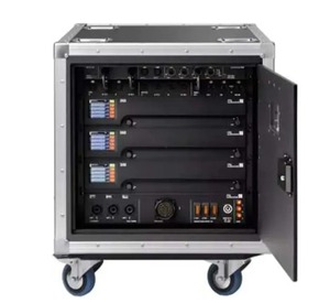 Disponible à la vente : Console de mixage audio professionnelle pour DJ, instrument de mixage DJ, machine professionnelle - Product Image 1