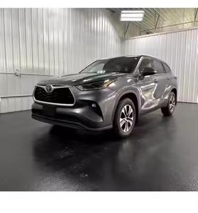 FRESH NEW ORIGINAL 2022 pour un Highlander XLE AWD SUV propre utilisé avec un faible kilométrage - Product Image 2