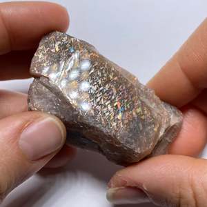 Piedra Preciosa de Sunstone Natural en Forma Ovalada con Facetas y Iridiscencia de Morogoro, Tanzania - Product Image 1