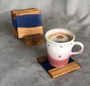 Juegos de posavasos de madera de resina elegantes y funcionales Accesorio único para el hogar Combinando alfombrillas y almohadillas de madera y resina - Product Image 1