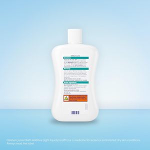 Oilatum Junior 300ml, Aditivo Ligero para Baño de Parafina Líquida, Producto para Baño de Bebés - Product Image 2