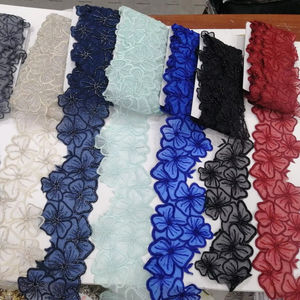 Encaje de Miel Ecológico Bordado con Flores Coloridas (Tul y Algodón) - Product Image 1