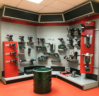 Étagère de présentation d'outils électriques en métal sur mesure pour magasin de détail, salle d'exposition de quincaillerie avec éclairage