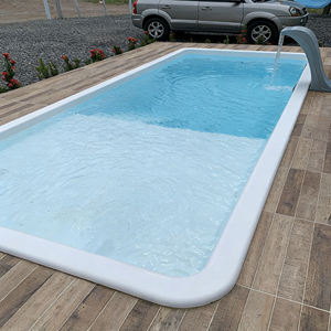 สระว่ายน้ำสไตล์ชนบทพร้อมขอบหินธรรมชาติและพื้นไม้ - Product Image 5