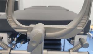 ตัวหนีบศีรษะแบบ 3 จุด ทำจากอลูมิเนียมอัลลอยด์ ยี่ห้อ Mayfield พร้อมที่พักศีรษะ สำหรับการผ่าตัดระบบประสาท ใช้กับโครงศีรษะ Mayfield สำหรับการผ่าตัดระบบประสาท - Product Image 3