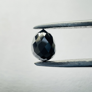 Collection de bijoux en pierres brutes de forme briolette cultivées en laboratoire, clarté VVS2, avec une excellente réflexion de la lumière et une structure propre - Product Image 5