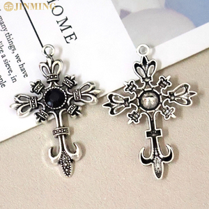 قلادة عتيقة مطلية بالفضة من سبيكة الصليب قلادة قوطية أنيمي مذكرة الموت قلادة ديكور السيارة رمز معدني الحرف الكاثوليكية - Product Image 5