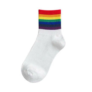 Chaussettes athlétiques unisexes en coton aux couleurs vives Matériau doux et respirant Logo Tissé Longueur de Cheville Style Sports Daily Wear - Product Image 4