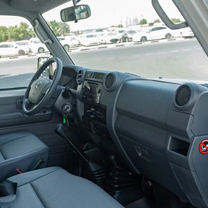 Para Toyota Land Cruiser Doble Cabina VDJ79 Manual FWD SUV Pickup con Asientos de Cuero Interior Oscuro R16 Motor Diésel 4.5L Cámara Trasera - Product Image 5