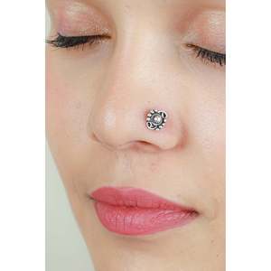 Piercing Nasal de Plata 925 para Mujer, Diseño Floral Tribal Nazakat Rawa Ball, Joyería Cultural Coleccionable Swadeshi Pitara - Product Image 1