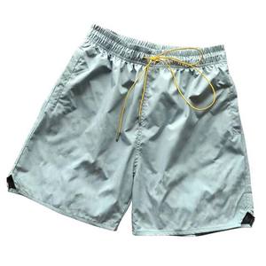 กางเกงขาสั้นผ้าไนลอนสีดำสำหรับผู้ชายกางเกงออกกำลังเล่นกีฬายิมสไตล์สตรีทผ้าโพลีเอสเตอร์ชายหาดออกแบบได้ตามต้องการ - Product Image 5