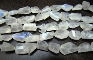 Natural azul llamativo blanco piedra lunar forma DE PEPITA cayó 10-15mm cuentas hebra 8 pulgadas de largo - Product Image 2