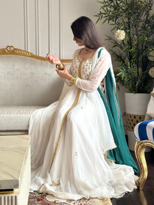 Anarkali à fente HI blanche et verte unie avec vêtements indiens et pakistanais Gharara et Dupatta - Product Image 5
