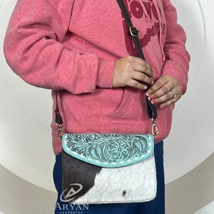 2025 Trending Wholesale Turquoise Tooled Cowhide Leather Crossbody Bag Western Style Genuine Leather Shoulder Purse for Women's - Product Image 1