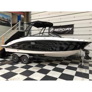 Embarcación de Lujo Sea Ray SPX 210 2025 con Motor MerCruiser, Tanque de Combustible de 37 Galones, Configuración Interior/Exterior - Product Image 4