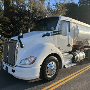 Achetez ici : Camion-citerne à essence/diesel d'occasion 2021 T680 4800 gallons - Paccar 400HP 12 vitesses AMT - Exportation mondiale - Avec garantie - Product Image 1