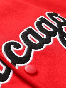 Chaqueta de béisbol de lana/poliéster rojo sólido de invierno unisex, soporte bordado de gama alta, respetuoso con el medio ambiente, a prueba de viento, transpirable, grueso, personalizado - Product Image 3