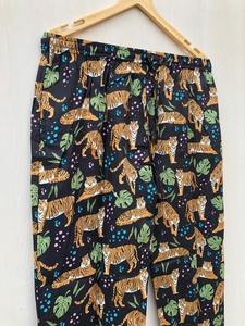 Ensemble de pyjamas en pur coton imprimé tigre Costume de nuit doux pour elle-Robe à imprimé animal en coton indien pour vêtements de nuit ou cadeau - Product Image 6