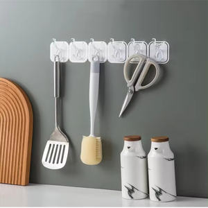 Vente en gros Rangée de luxe légère sans poinçonnage Pâte à <span class=keywords><strong>six</strong></span> rangées Cuisine Salle de bain Crochet multifonction pour porte arrière Crochet mural - Product Image 2