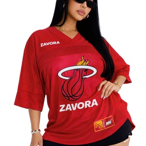 เสื้อฟุตบอลตาข่ายคอวีสีแดงราคาส่งถูก ปักลายได้ตามสั่ง สไตล์สตรีทแวร์วินเทจ เสื้ออเมริกันฟุตบอลสำหรับผู้หญิง จากซัพพลายเออร์ - Product Image 1